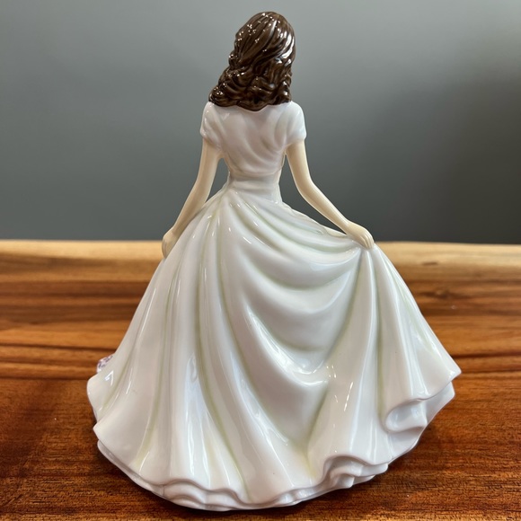 NWT Royal Doulton Birthstone Petite Figurine - February/Amethyst (HN5989) - Picture 3 of 8